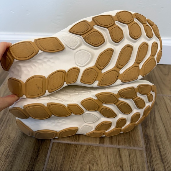 New Balance Fresh Foam X More v4 B-WHITE Running Athletic Shoe Size 9.5 - Picture 14 of 17